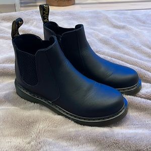 Dr. Martens Chelsea Boots NWOT Junior sz 4